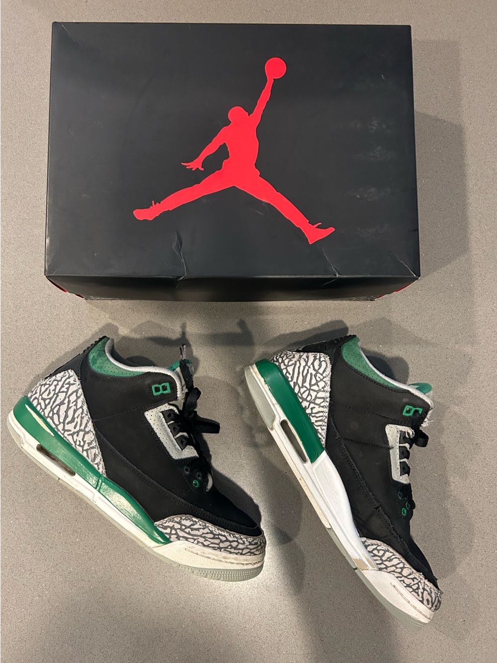 Nike Air Jordan 3 Retro GS- Black & Green size 7Y